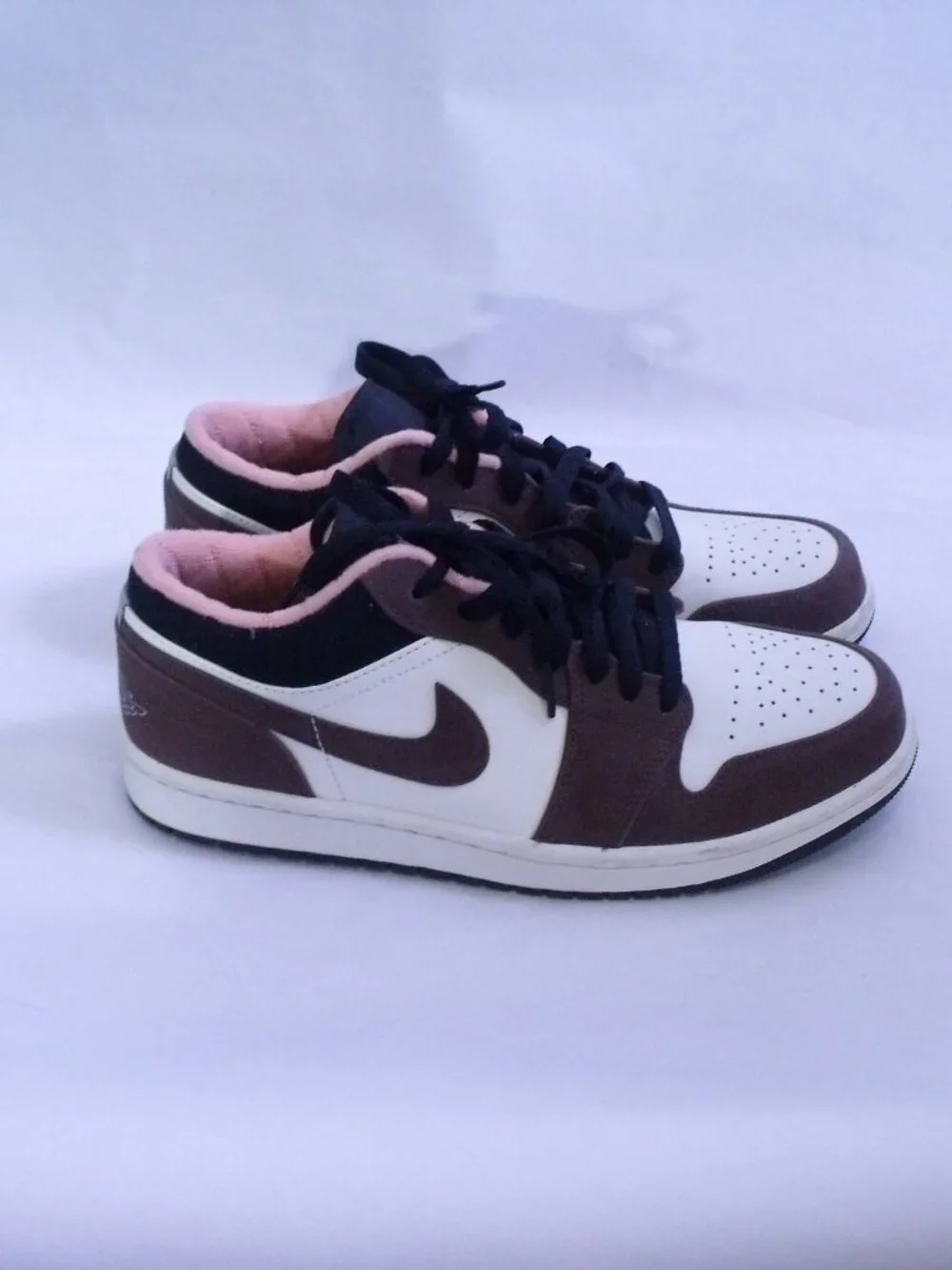 Air Jordan 1 Low SE Mocha Crimson Bliss Sneakers